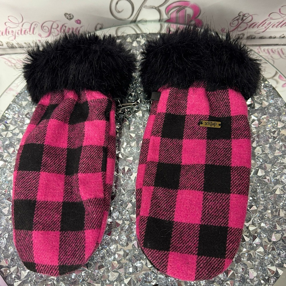 DeLux mittens gloves mitts plaid pink fur furry wool attachable faux fur black